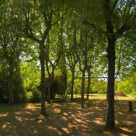 Le Chatenet 1689 Гостевой дом